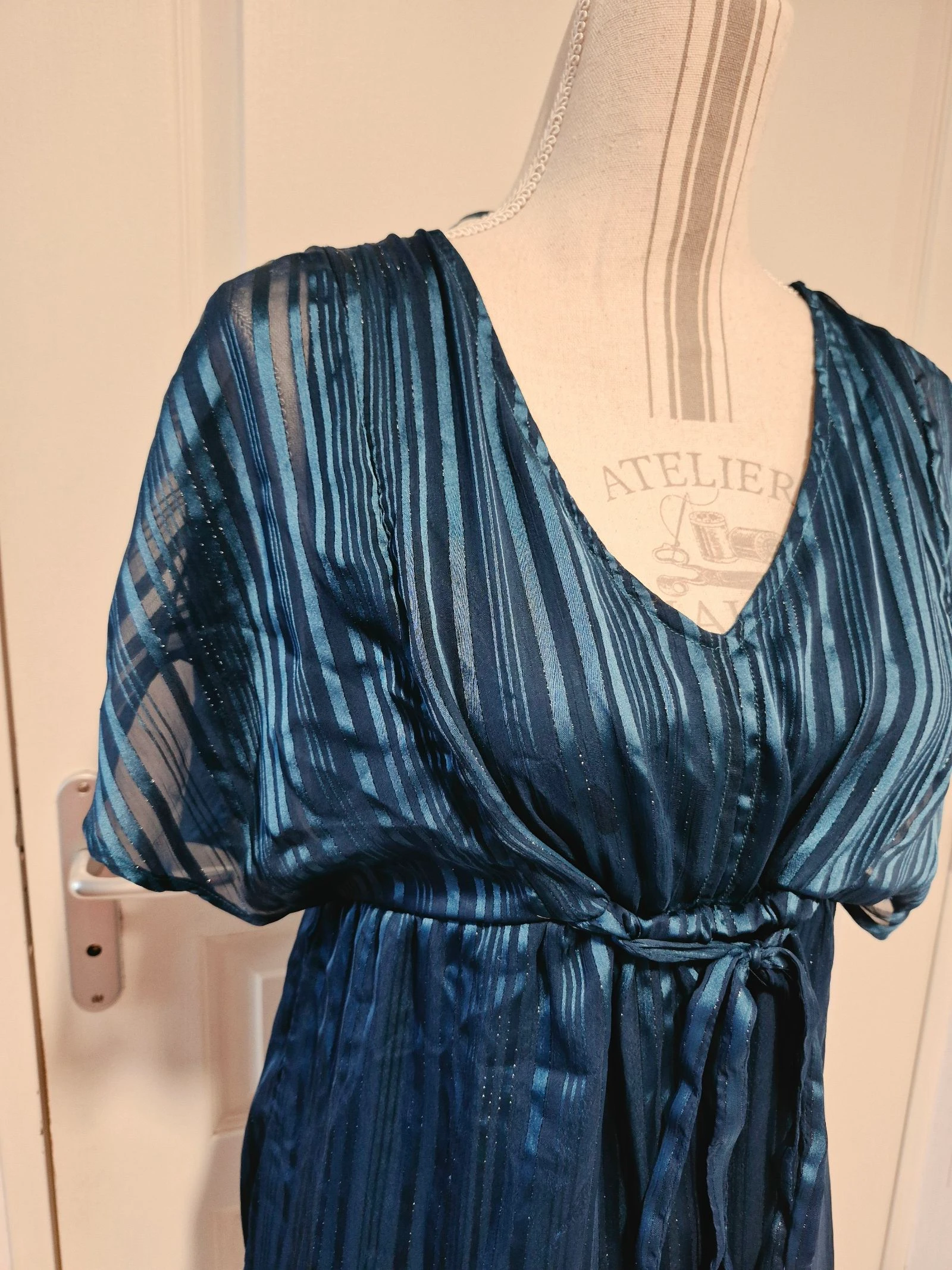 Lindo vestido azul brilhante - Kiabi - Tamanho M 38 – photo 3